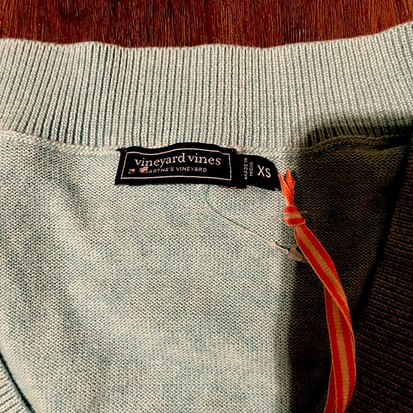 Vineyards Vines V-neck Sweater NWT - Picture 3 of 4